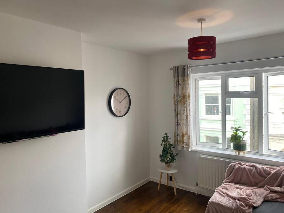 Brighton New Apartment Free Parking Sleeps 6 Экстерьер фото
